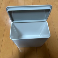 山崎実業 プレート マグネット＆シンク扉ゴミ箱 ホワイト 4701の画像