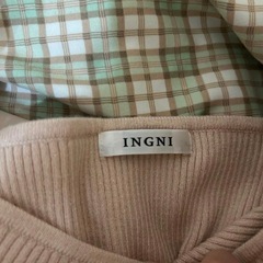 ingni ベージュ ニットの画像