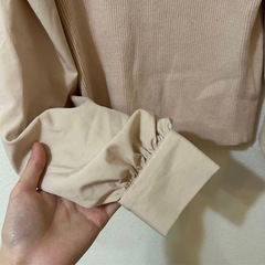 ingni ベージュ ニットの画像