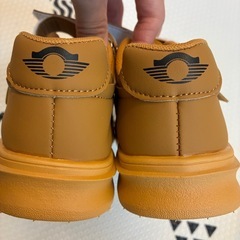 【新品未使用】キッズスニーカー 17.9 カーキ 茶色の画像