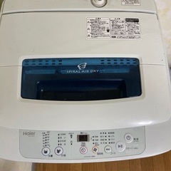 洗濯機、照明、デスクの3点セットの画像