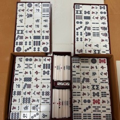 麻雀牌とマットのセットの画像
