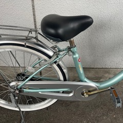 １０J25　シルバーの方にも、少し小さめ２２サイズ　★自転車専門店の中古車です★　【消費税込み・防犯登録６００円込みの画像