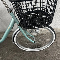１０J25　シルバーの方にも、少し小さめ２２サイズ　★自転車専門店の中古車です★　【消費税込み・防犯登録６００円込みの画像