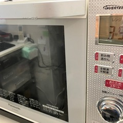 O2510-585 Panasonic オーブンレンジ NE-BKM401-W 2015年製 通電確認済み オーブントレイ付き キズ汚れ有り 現状お渡しの画像