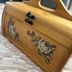 レトロ　お裁縫道具入れ　薬入れ　木製の画像