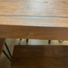 4人掛けテーブルの画像