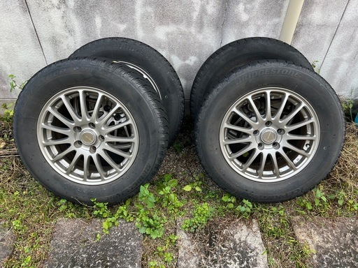 スタッドレスタイヤ