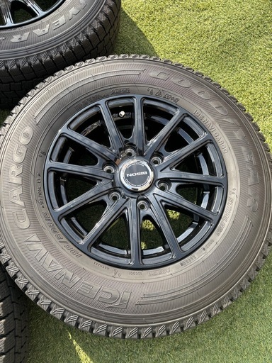 スタッドレスタイヤホイールセット　195/80R15