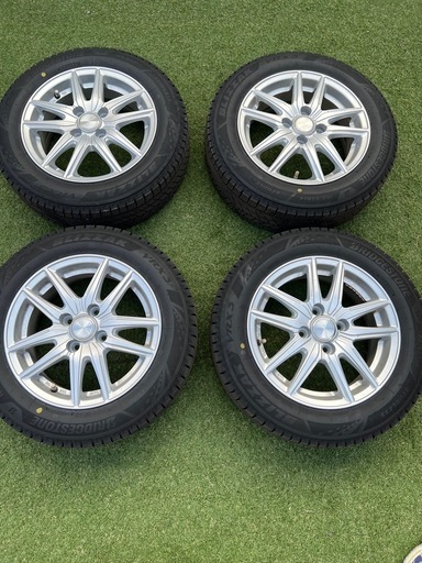 165/65R14サイズのブリヂストンVRX3タイヤと5スポークシルバーホイール