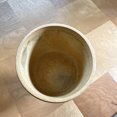 沖縄の伝統的な焼き物の画像
