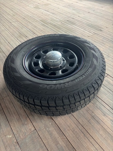 ハイエース　スタッドレスタイヤ　ホイール　4本