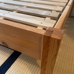 無印良品　シングルベッド　パイン材　一部割れありの画像