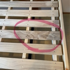 無印良品　シングルベッド　パイン材　一部割れありの画像