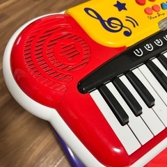 (お話中)おもちゃキーボード、音楽機能付き、椅子付き。 の画像