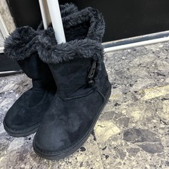 ブラックムートンブーツ ファー付きの画像