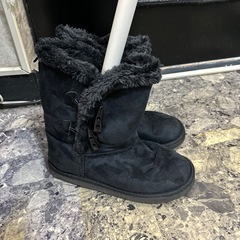 ブラックムートンブーツ ファー付きの画像