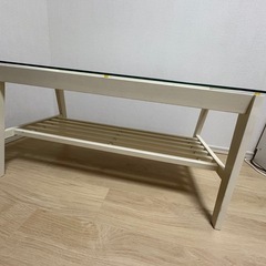  ガラステーブルの画像