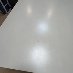 ダイニングテーブルの画像