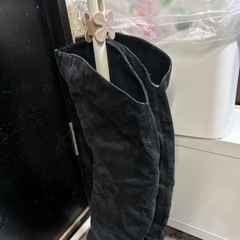 黒スエード高ヒールロングブーツの画像