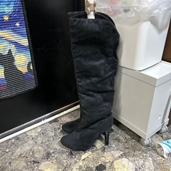黒スエード高ヒールロングブーツの画像