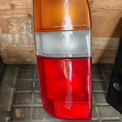 ハイエース100系テールランプの画像