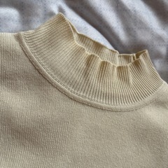パフスリーブのニットの画像
