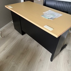 オフィス用デスクの画像