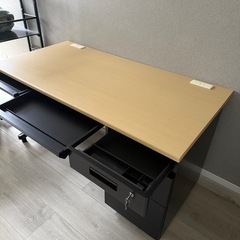 オフィス用デスクの画像