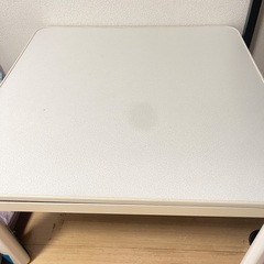 テレビ、テーブルの画像