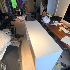IKEA マルム　テーブル　の画像