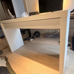 IKEA マルム　テーブル　の画像
