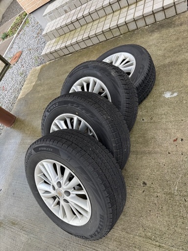 クラウン純正16インチホイールとスタッドレス