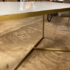 開業する方を応援します！アンティーク調の天板テーブルの画像