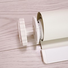 ホワイトベージュ 突っ張りロールスクリーン チェーン式の画像