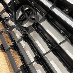 【美品】トヨタ ランドクルーザー200 純正フロントグリル 53114-60110 メッキ綺麗✨の画像