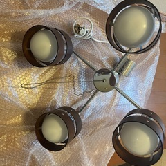 ４灯照明の画像