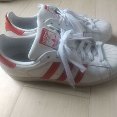 adidasスーパースターの画像