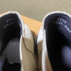 ベージュ系ブーツの画像