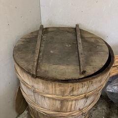 味噌樽　樽　木製　レトロ　年代物　特大　の画像