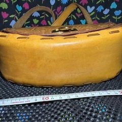 カービング　ショルダーバッグ　ヒッピー　ヴィンテージ　レトロ　花柄　レザーの画像