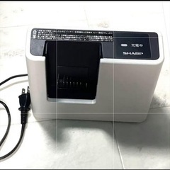シャープ掃除機　純正クリーナーのバッテリー付き充電器の画像