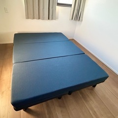 ダブルベッドの画像