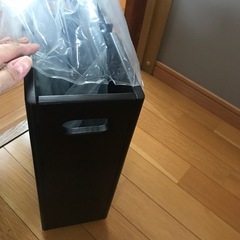 ラタン製ゴミ箱の画像