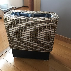 ラタン製ゴミ箱