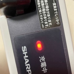 シャープ掃除機　純正クリーナーのバッテリー付き充電器の画像