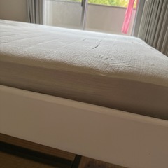 IKEAアイアンベッドフレームの画像