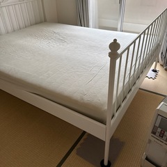 IKEAアイアンベッドフレームの画像