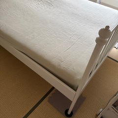 IKEAアイアンベッドフレームの画像