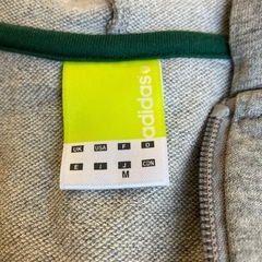 K2510-366 adidas フード付き 半袖 パーカー Mサイズ グレー 保管汚れ有りの画像